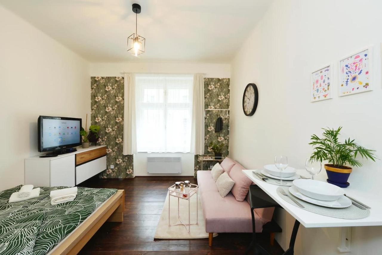 Lazy Sofa ° Apartment Hradec Králové Buitenkant foto
